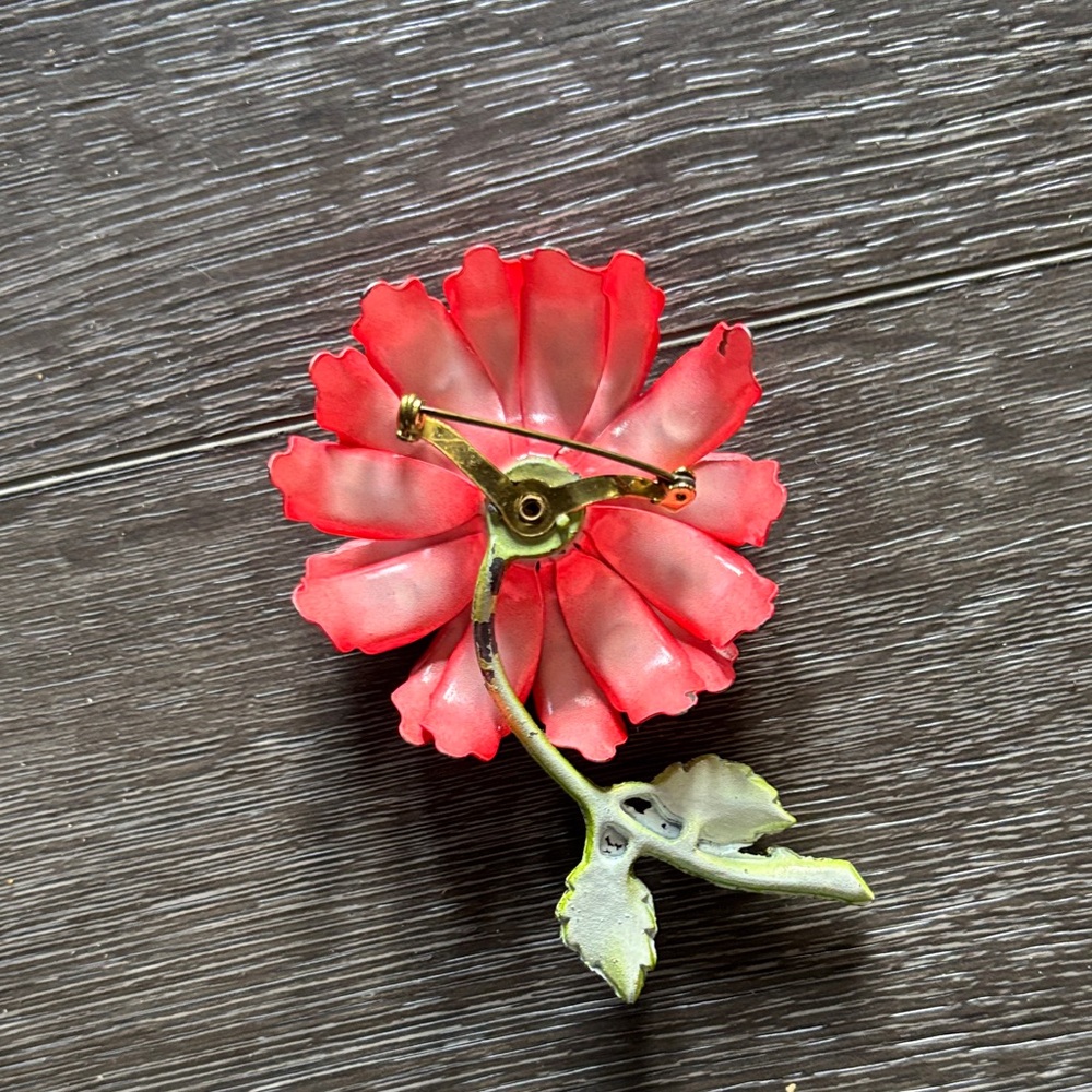 Red Flower Brooch - Picture 2 of 3